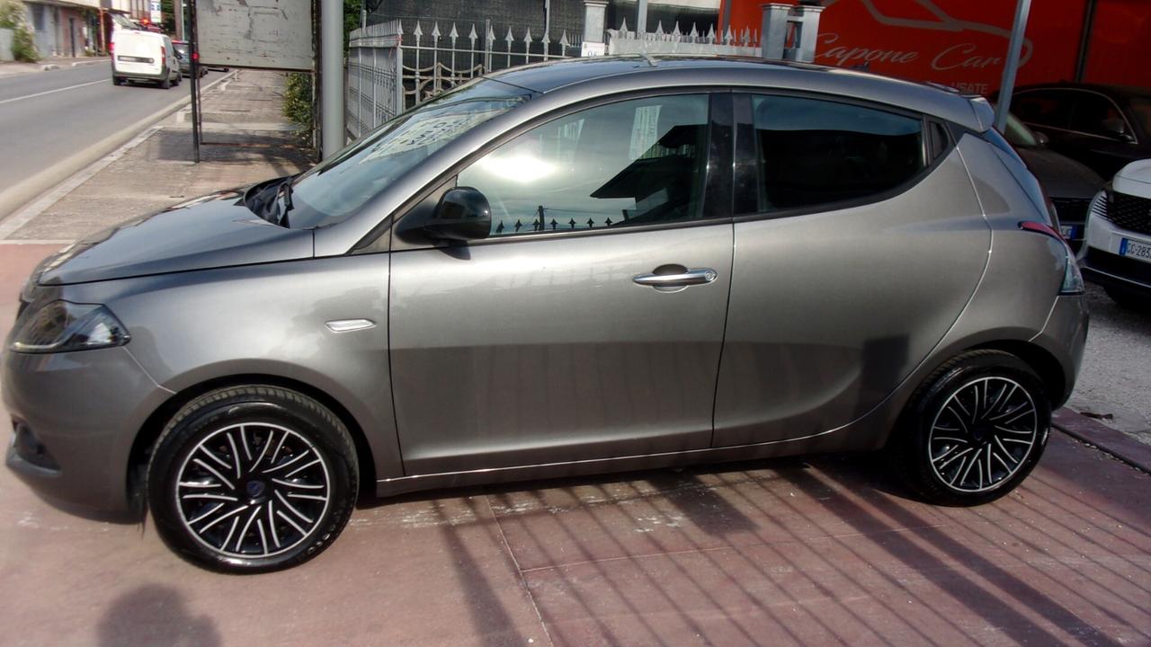 Lancia Ypsilon 1.0 FireFly 5 porte S&S Hybrid Ecochic Gold