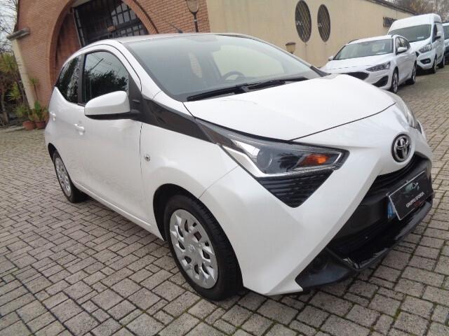 Toyota Aygo Connect 1.0 VVT-i 72 CV 5 porte x-play MMT AUTOMATICA