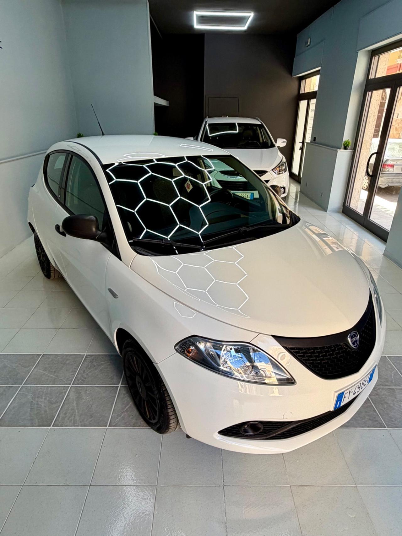 Lancia Ypsilon 1.2 69 CV 5 porte GPL Ecochic Elefantino Blu
