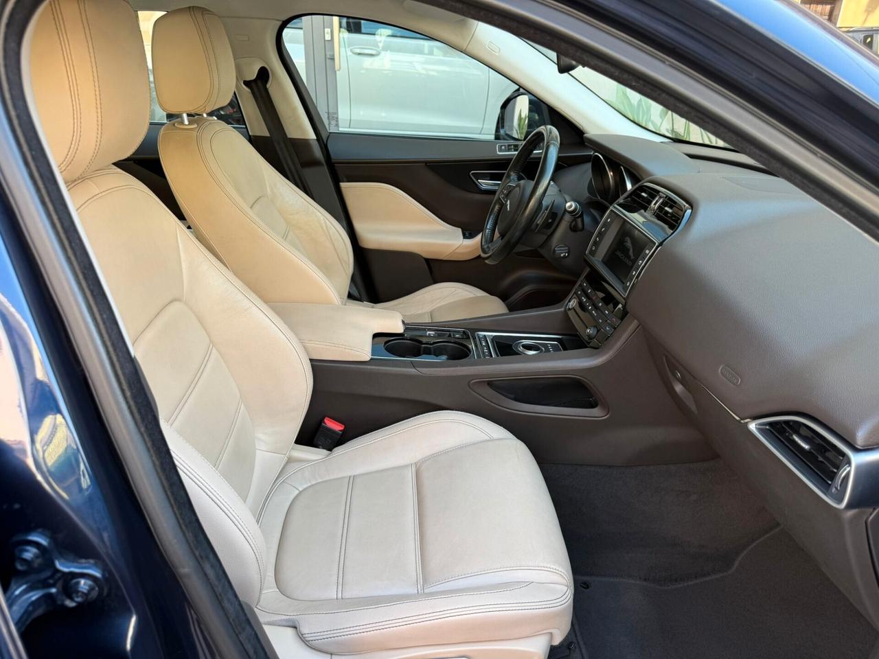 Jaguar F-Pace 2.0 D 180 CV Prestige