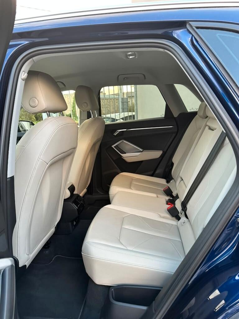 Audi Q3 35 TDI S tronic Business