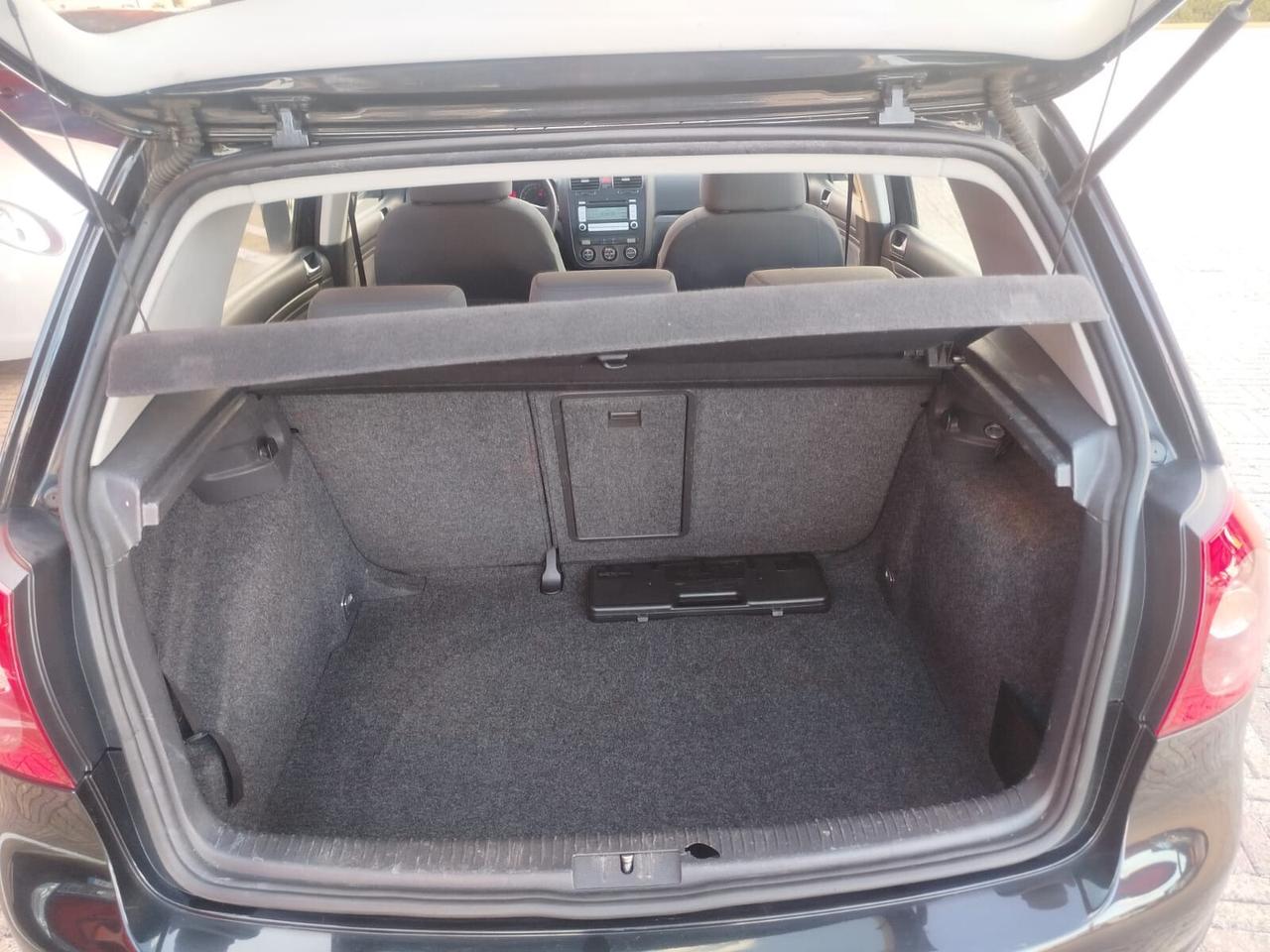 Volkswagen Golf 1.6 16V FSI 5p. Sportline