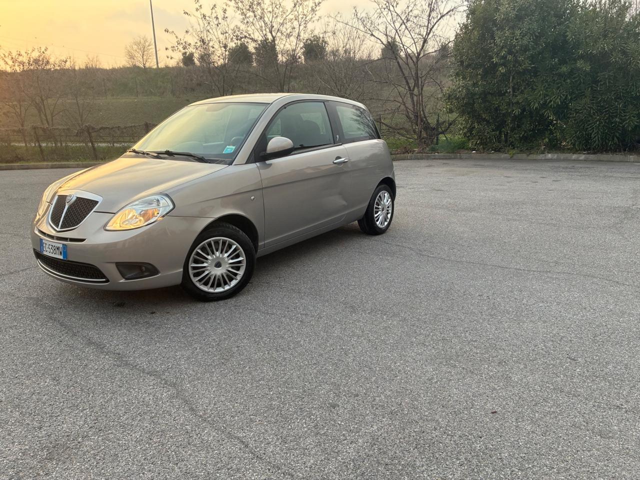 Lancia Ypsilon 1.2 Versus