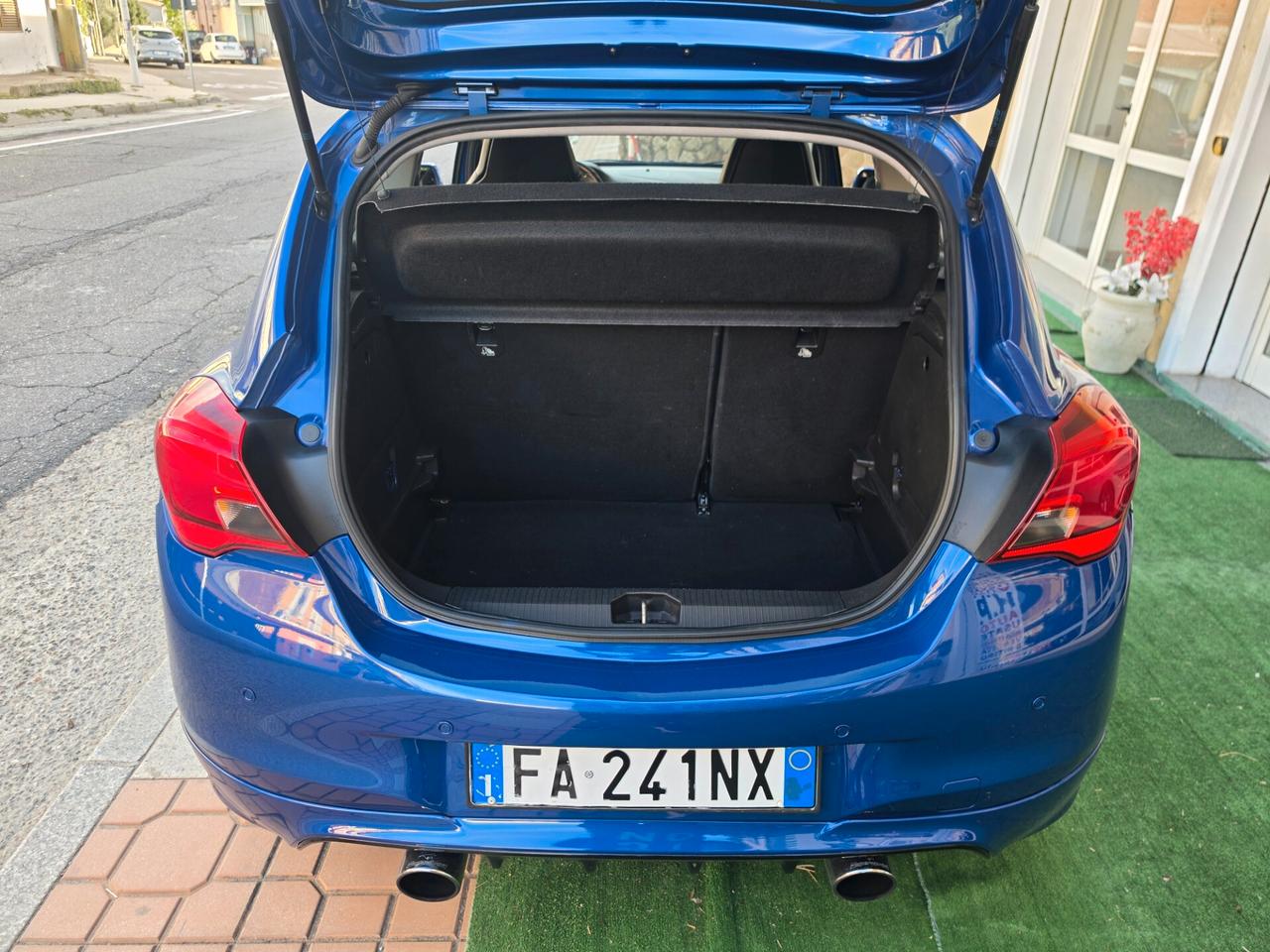 Opel Corsa 1.6 Turbo Coupé OPC