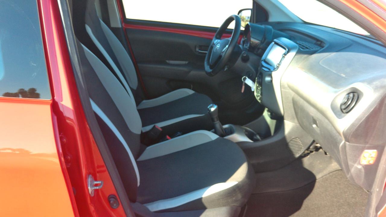 Toyota Aygo 1.0 VVT-i 69 CV 5 porte x-cool TSS