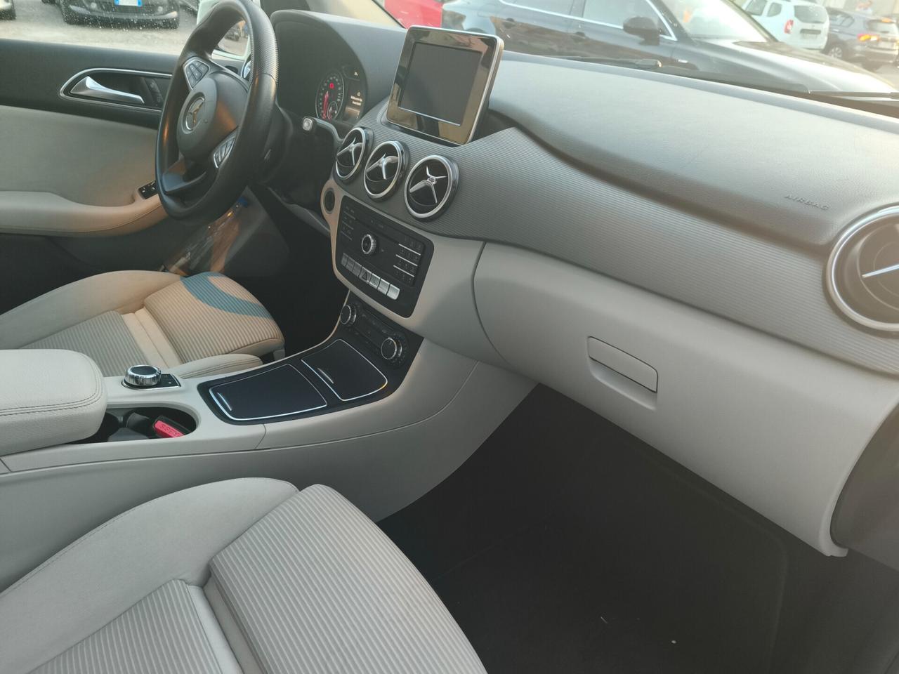 Mercedes B 200d-Noleggio