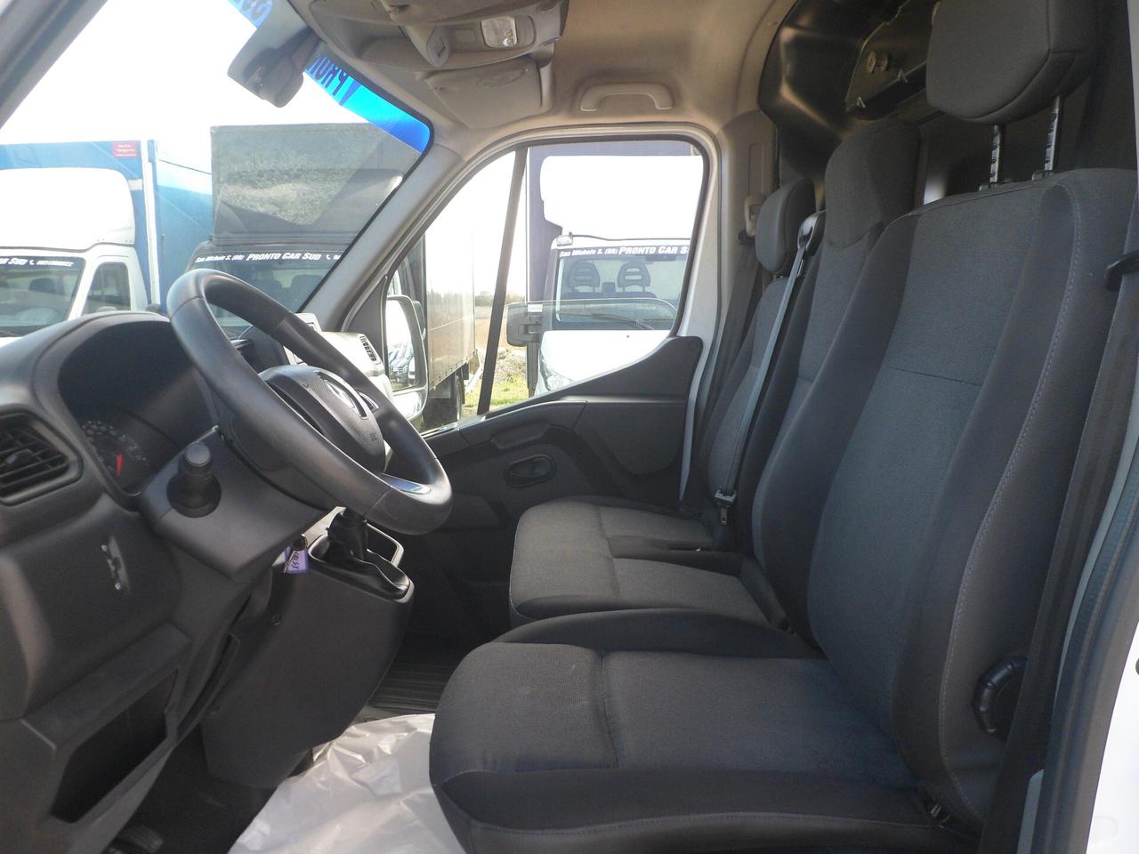 Renault Master furgone medio alto