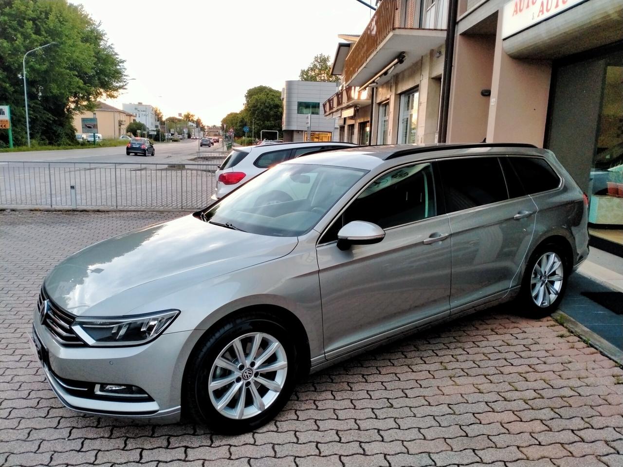 Volkswagen Passat Variant 1.6 TDI 120cv DSG COMFORTLINE SERVICE VW UNIPROP.