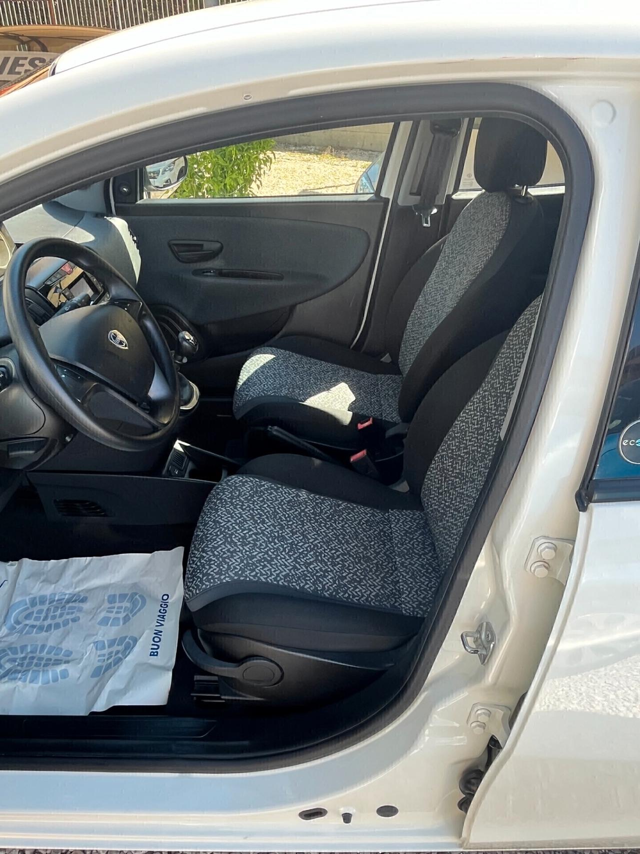 Lancia Ypsilon 1.0 IBRIDA/BENZINA 12348 KM CERTIFICATI UNICO POROPRIETARIO