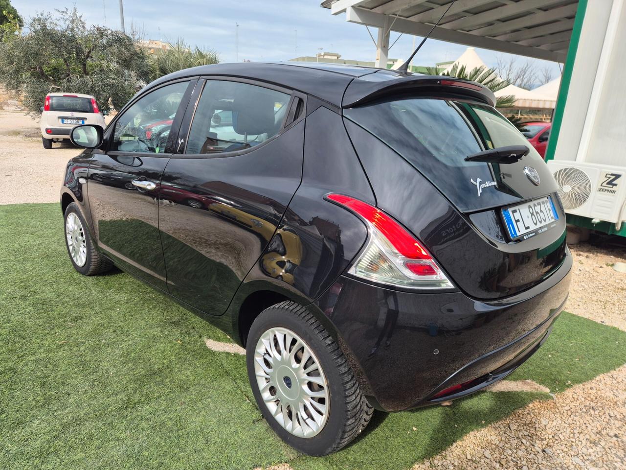 Lancia Ypsilon 1.2 69 CV 5 porte Silver
