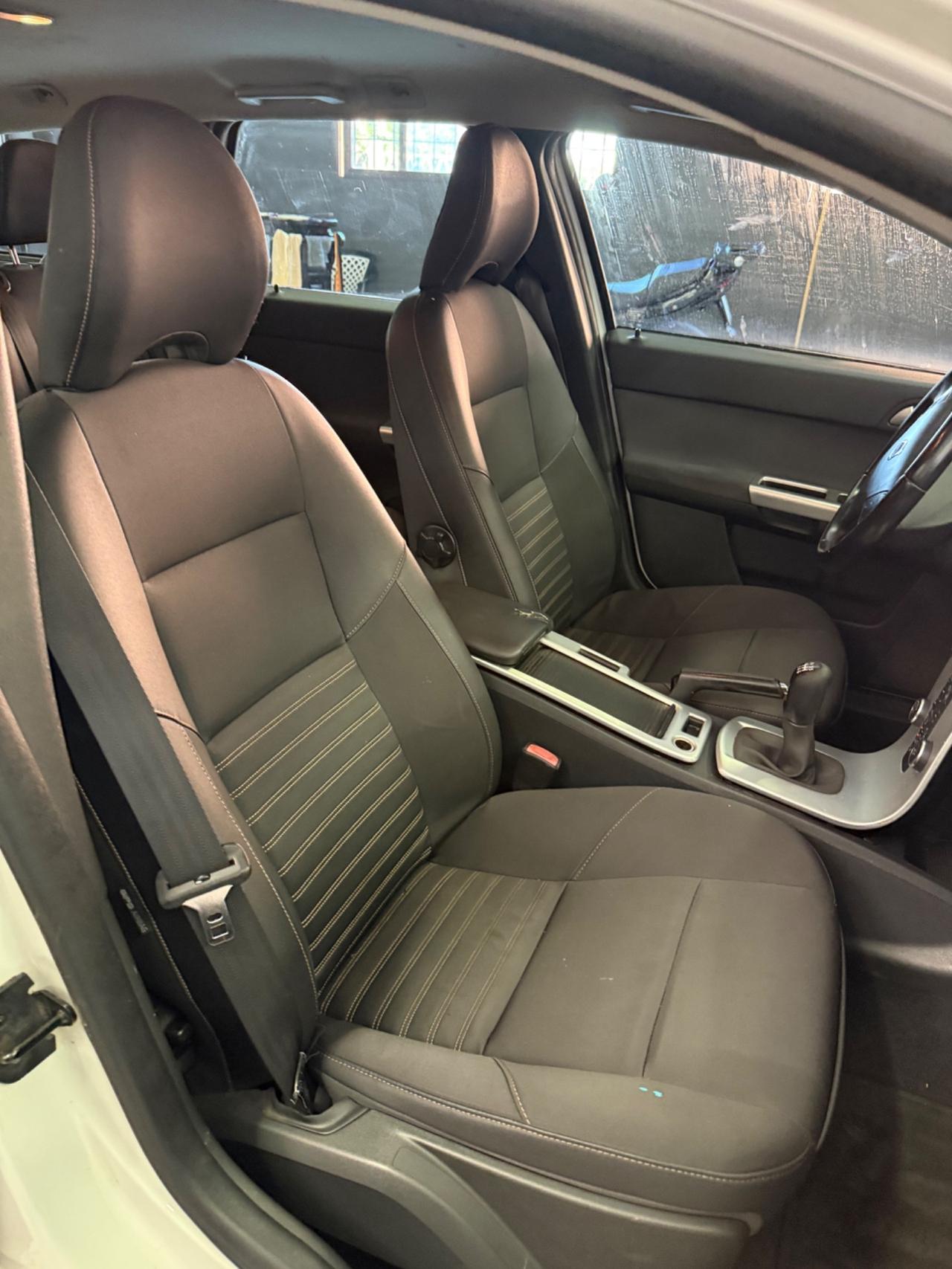 Volvo V50 D2 R-design