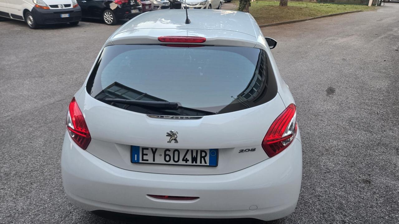 Peugeot 208 PureTech 82 5 porte Allure Neopatentati