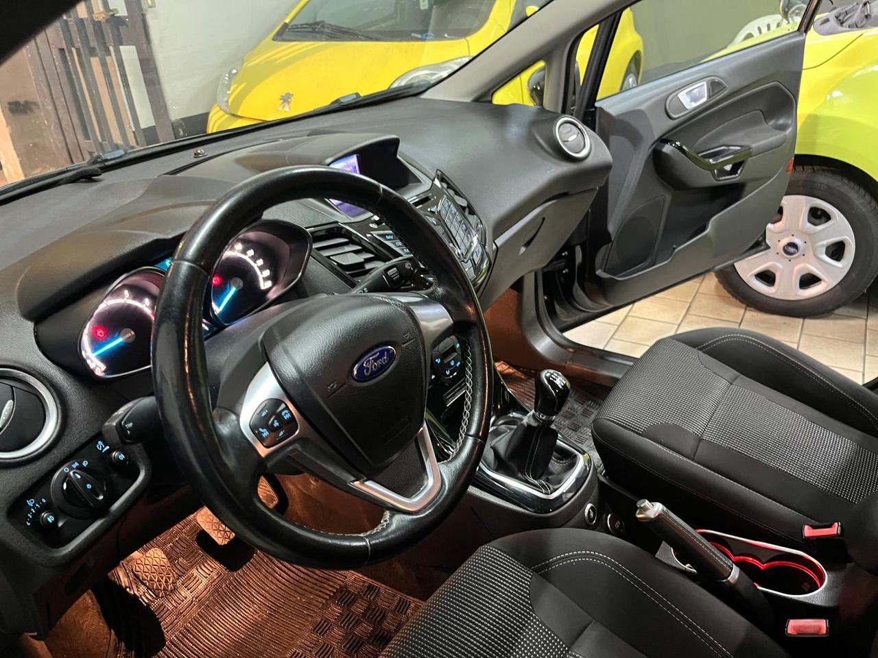 Ford Fiesta gpl titanium nav/led full 12/2016