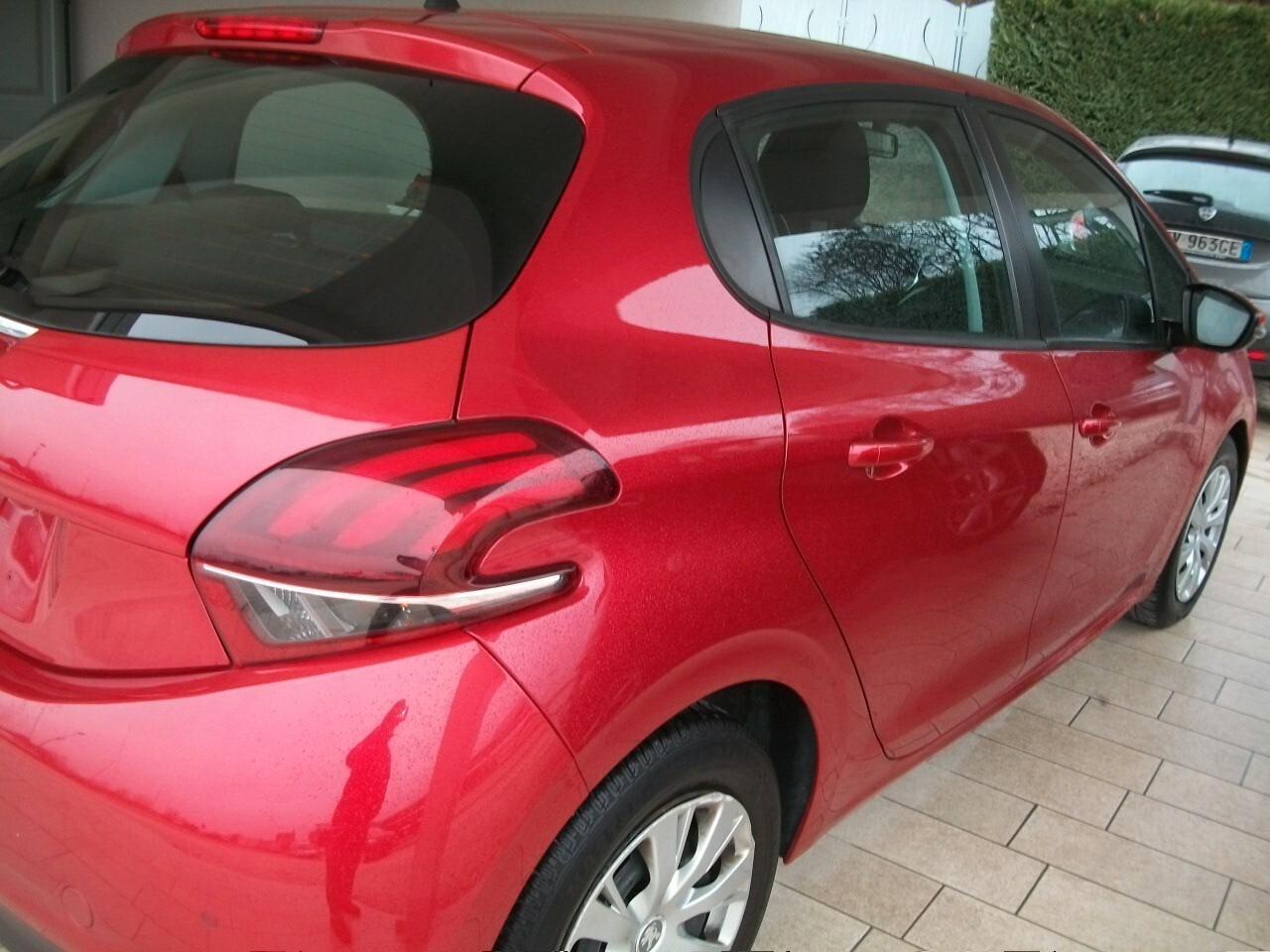 Peugeot 208 PureTech 82 5 porte Active riferimento fp836 CC 1199 EURO 06 KM 62940 TALIANDATI CON NAVI E SEDILI RISCALDATI GARANZIA UN ANNO SI NEOPATENTATI