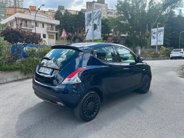 Lancia Ypsilon 1.2 69 CV 5 porte GPL Ecochic Silver