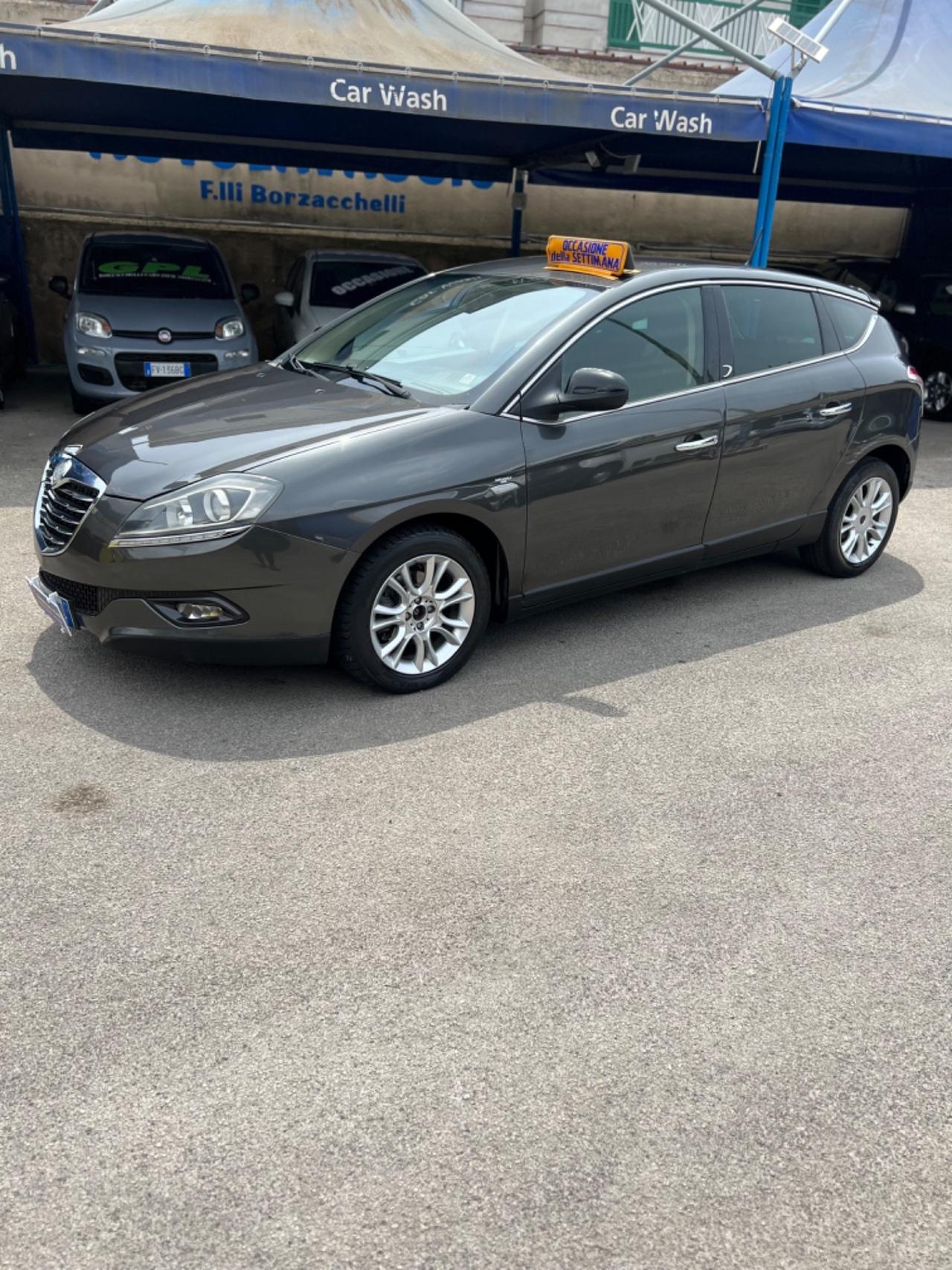 Lancia Delta 1.6 MJT DPF 105 CV Silver