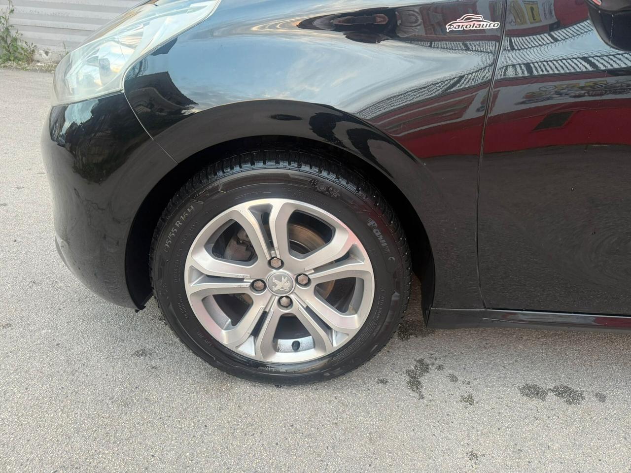 Peugeot 208 1.2 82cv Allure - 2013