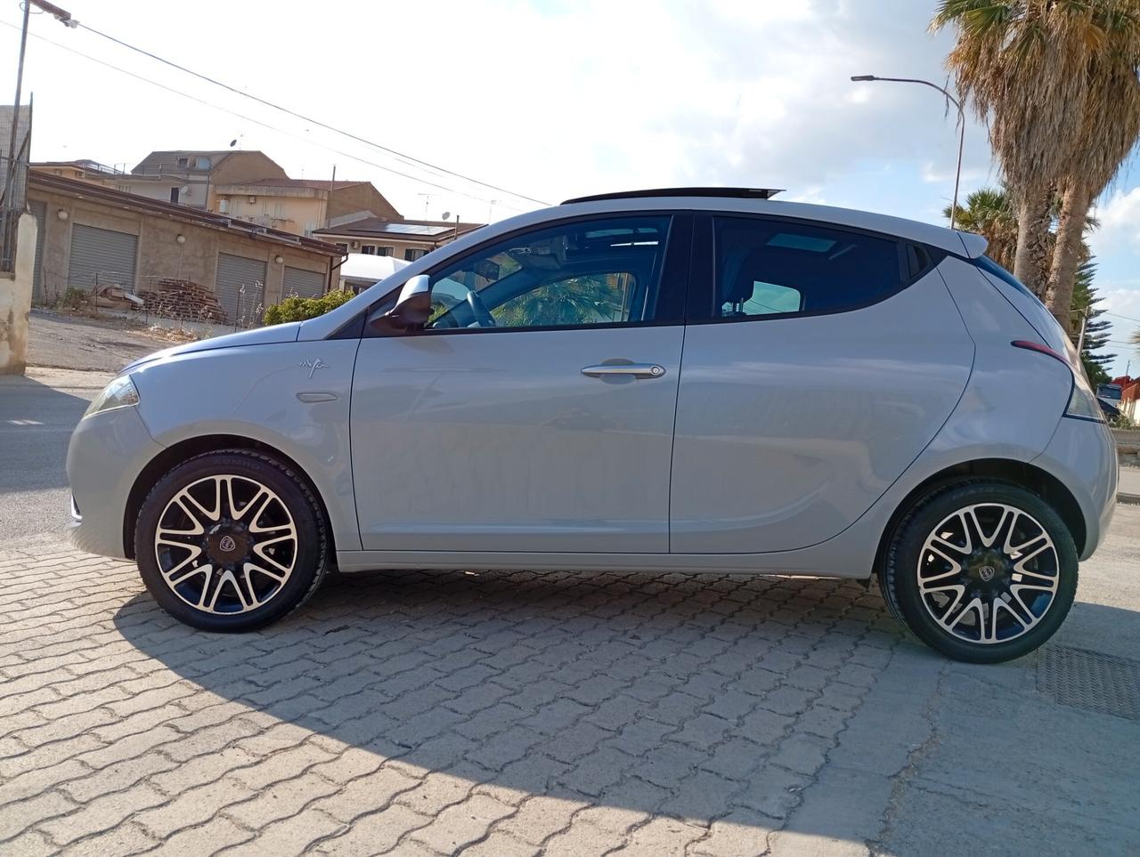 Lancia Ypsilon 1.2 69 CV 5 porte Platinum