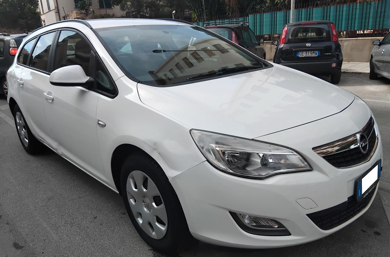 OPEL ASTRA 1.4 STATION WAGON CON PROBLEMI AL MOTORE