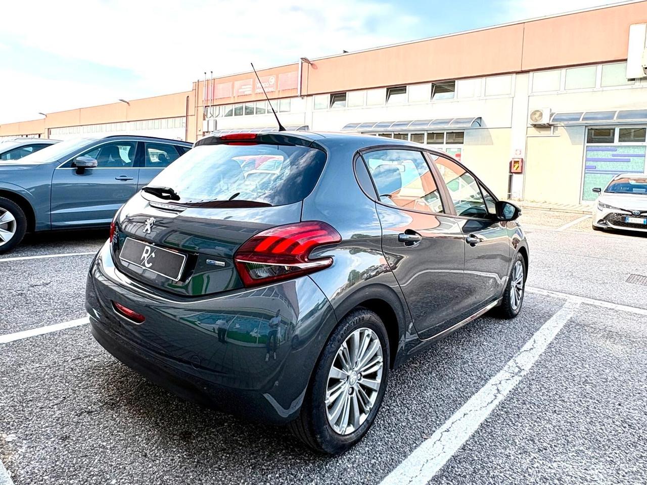 Peugeot 208 1.2 Neopatentati