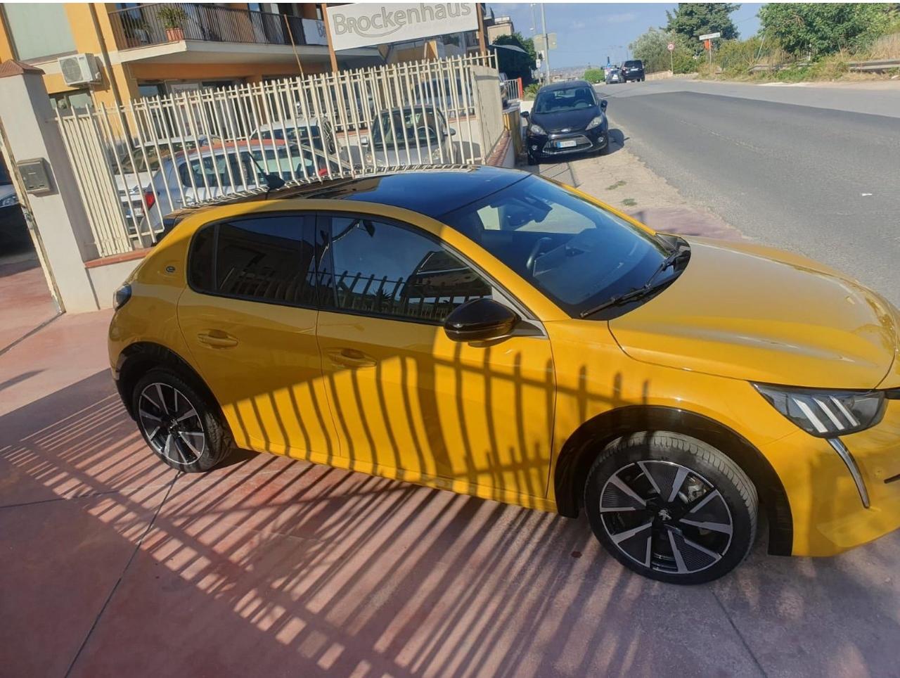 Peugeot 208 motore elettrico 136 CV 5 porte GT