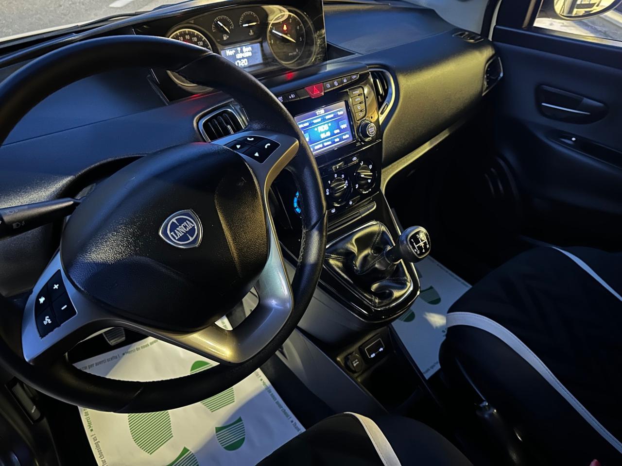 Lancia Ypsilon 1.3 MJT 16V 95 CV 5 porte S&S Silver