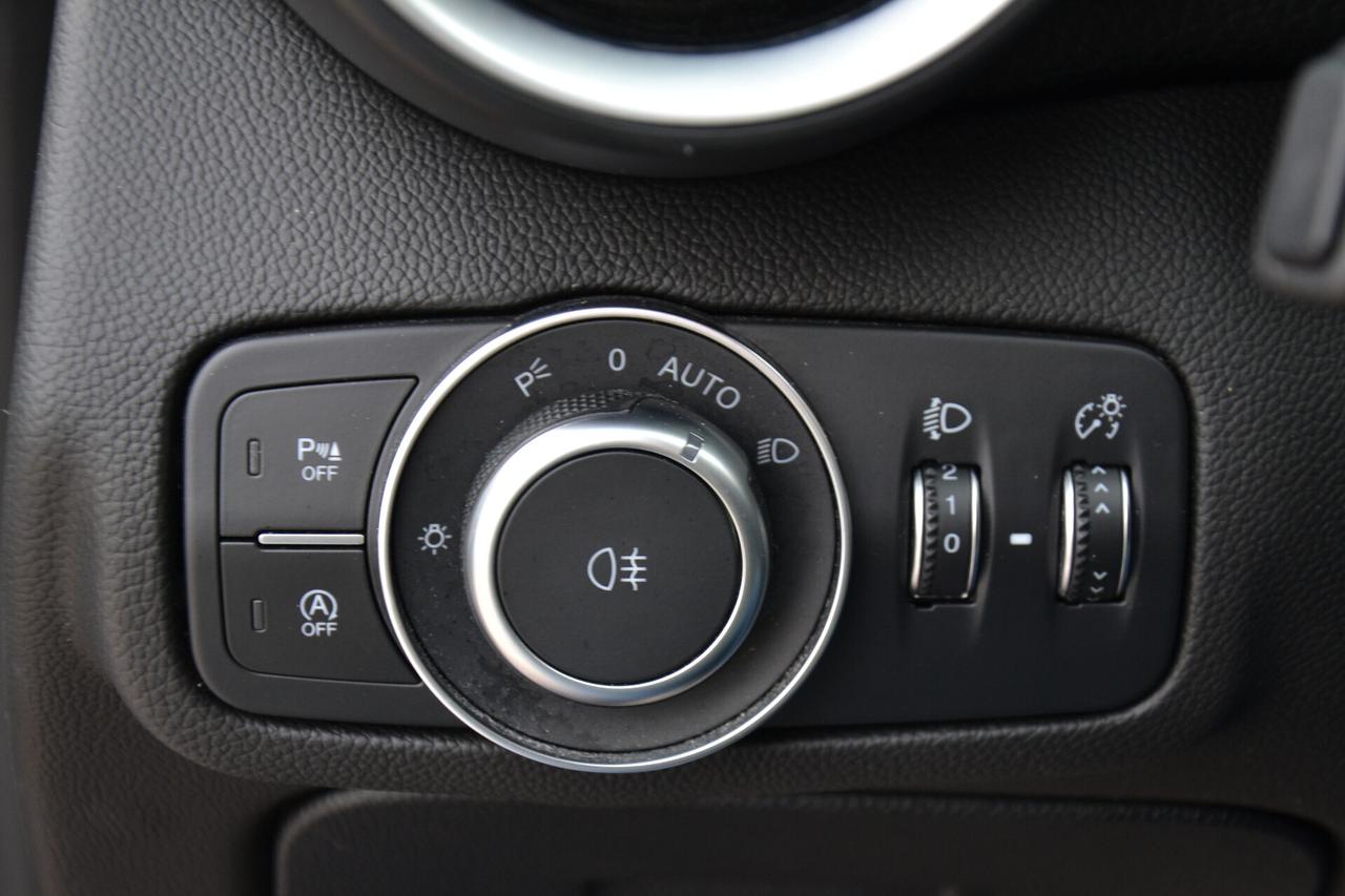 Alfa Romeo Giulia 2.0 200CV AT8 NAV LED RCAM PDC *PREZZO VERO*