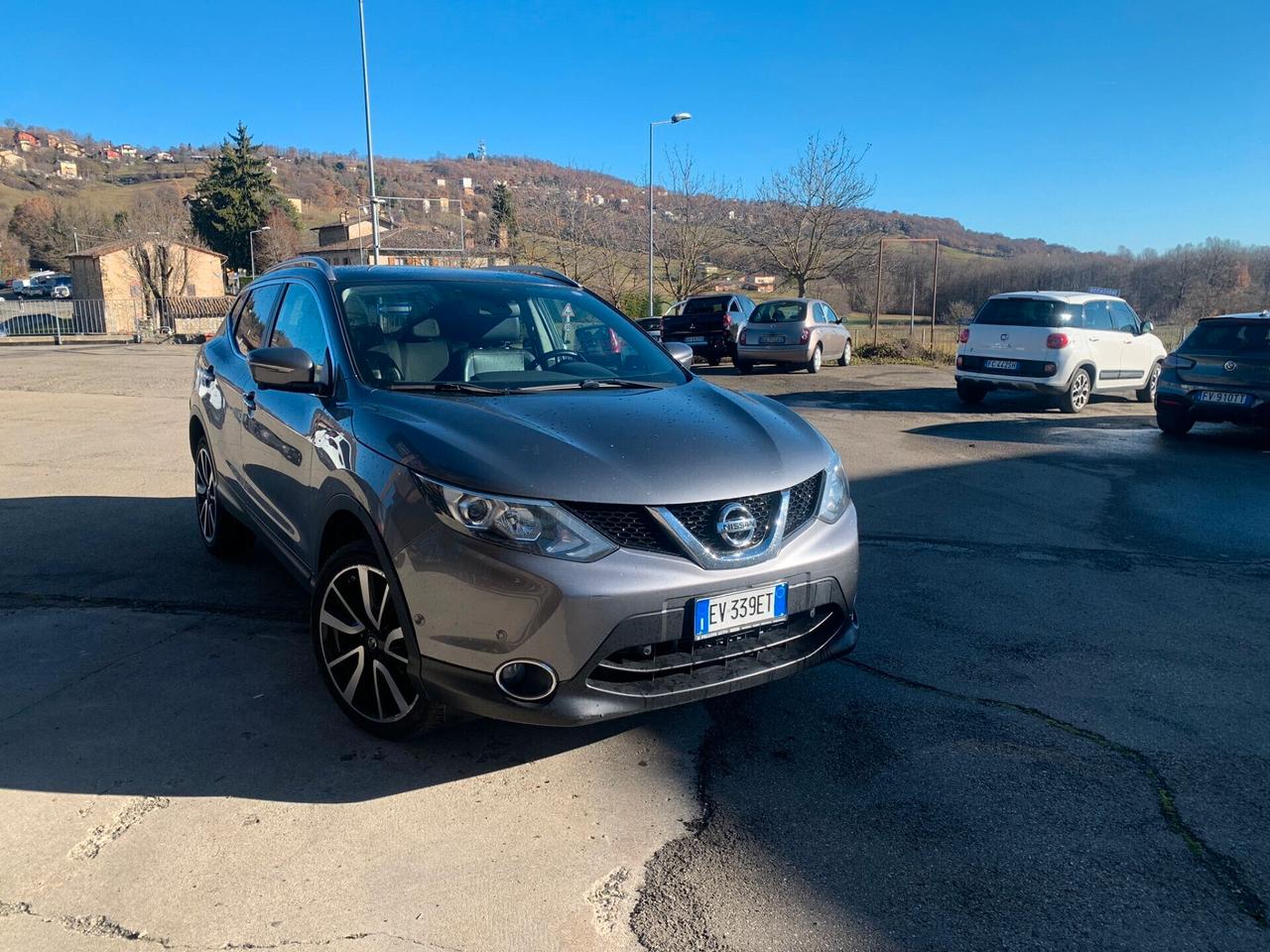Nissan Qashqai 4x4 tdi tekna ful optional-100000 km unico proprietario-tagliandata- tetto pelle 8 cerchi lega