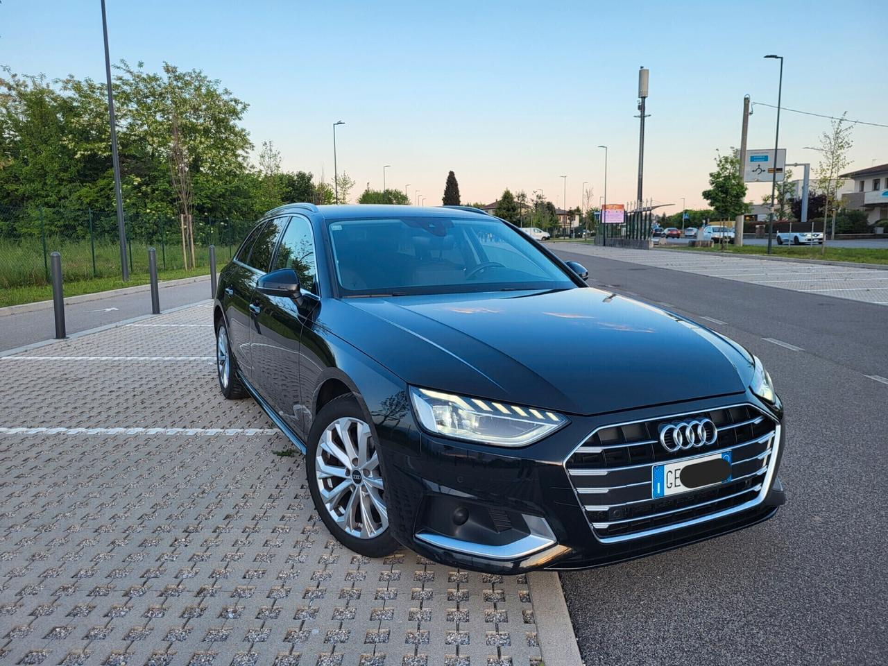 Audi A4 Avant 30 TDI/136 CV S tronic Business Advanced