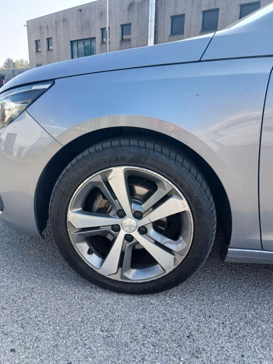 Peugeot 308 BlueHDi 130 S&S EAT8 SW Allure