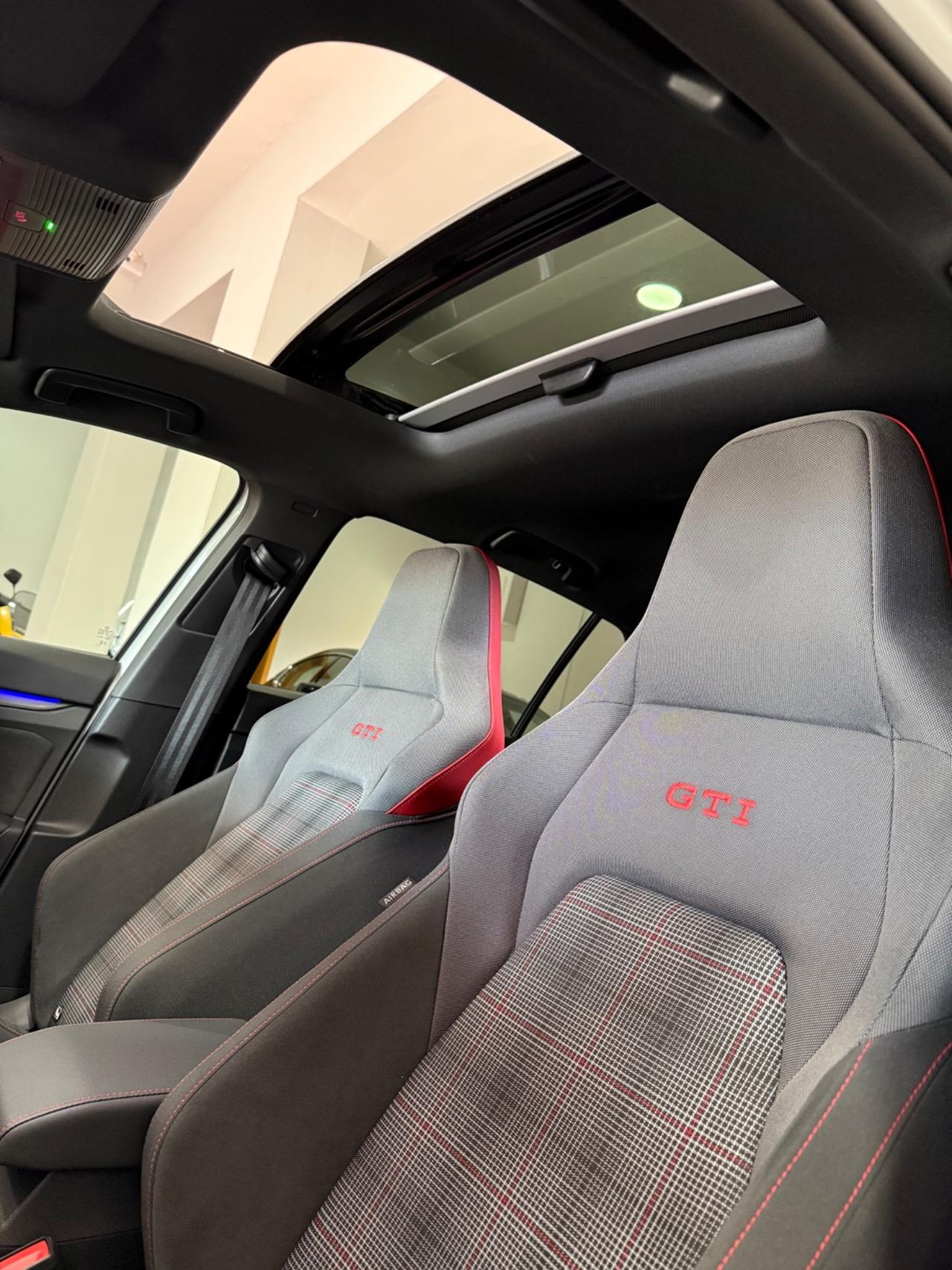 Volkswagen Golf GTI Golf 2.0 TSI GTI DSG