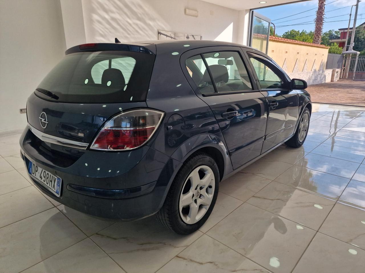 Opel Astra 1.4 16V Twinport 5 porte Club gpl