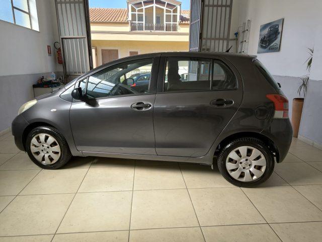 TOYOTA Yaris 1.0 5 porte Now