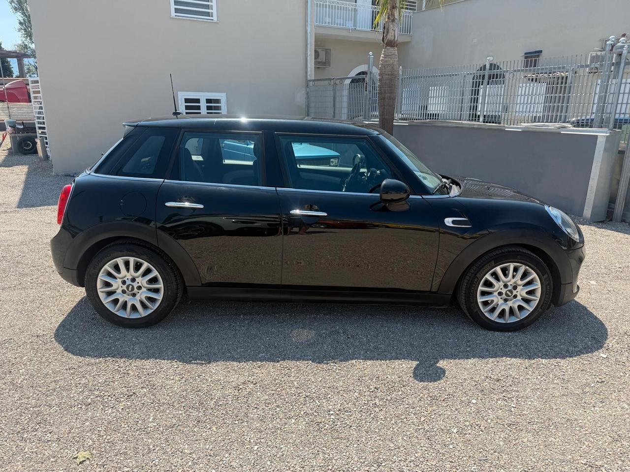 Mini 1.5 Cooper D Business XL 5 porte