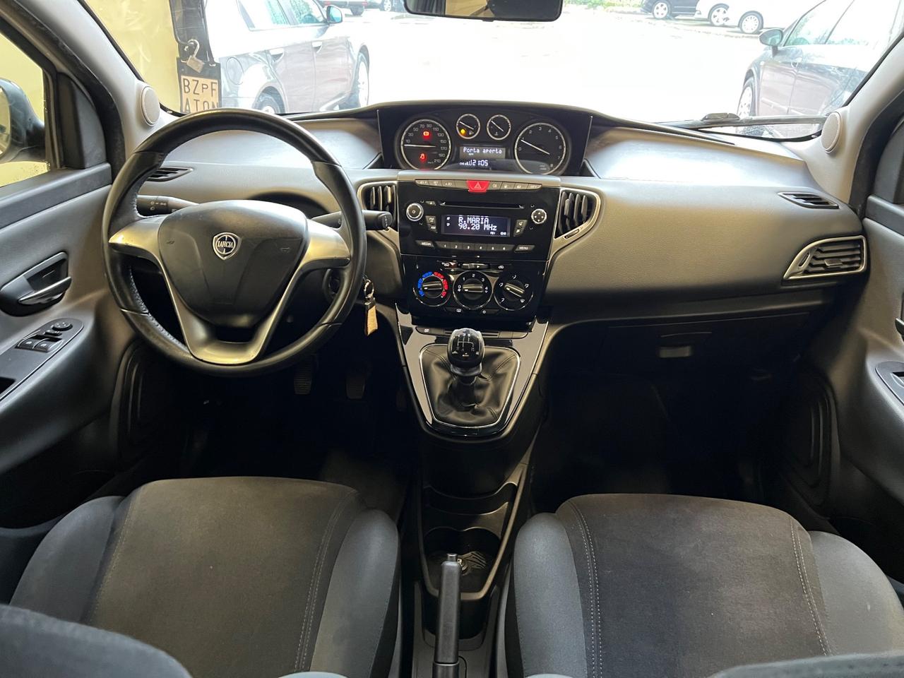 Lancia Ypsilon 0.9 TwinAir 85 CV 5 porte Metano Ecochic Elefantino