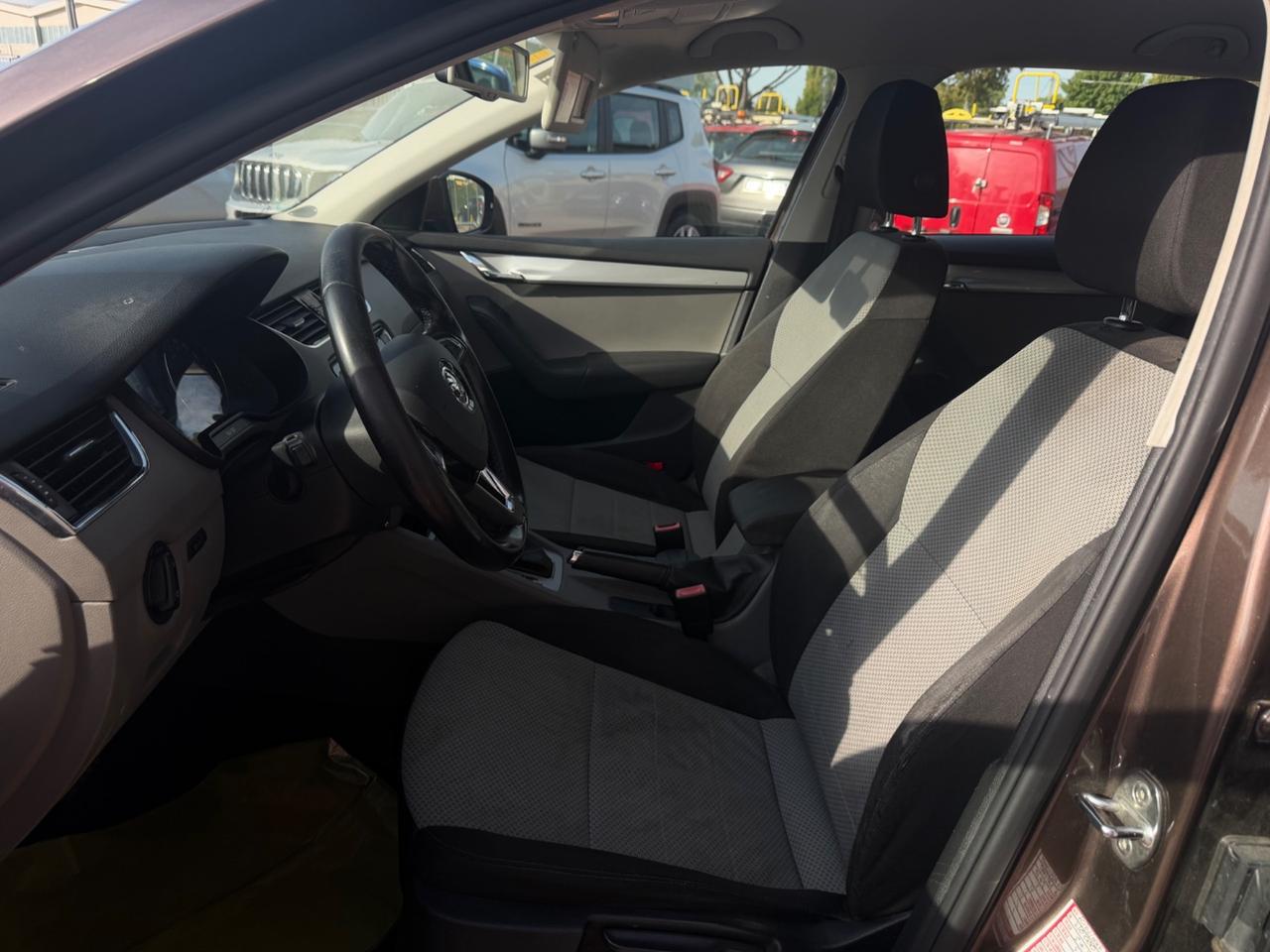 Skoda Octavia 1.6 TDI CR 105 CV DSG Wagon Ambition
