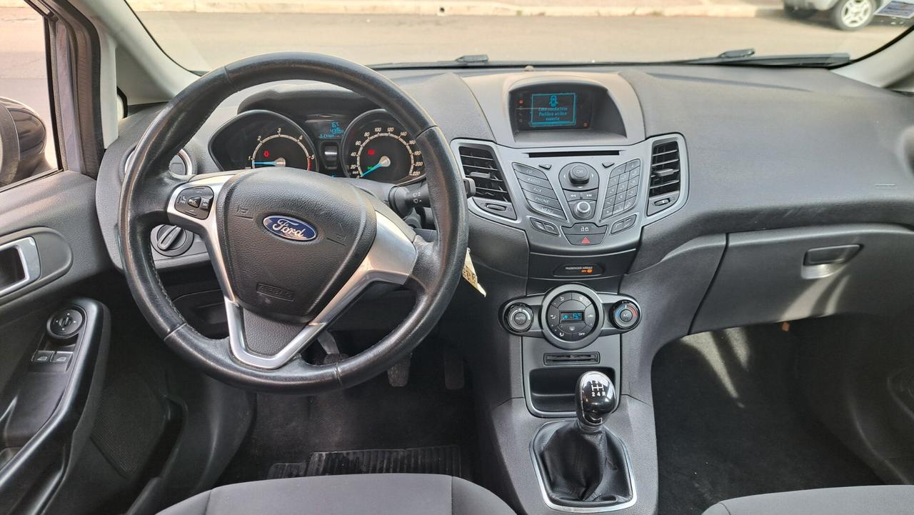 Ford Fiesta 1.5 TDCi 75CV 5 porte gancio di traino