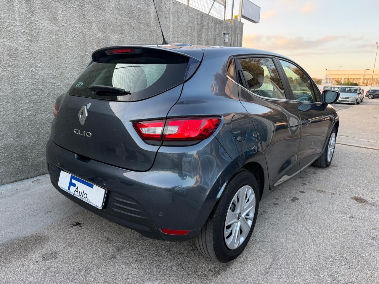 Renault Clio 0.9 TCe 90 CV GPL,Navigatore,Bluetooth,sensori dí parcheggio,ecc.