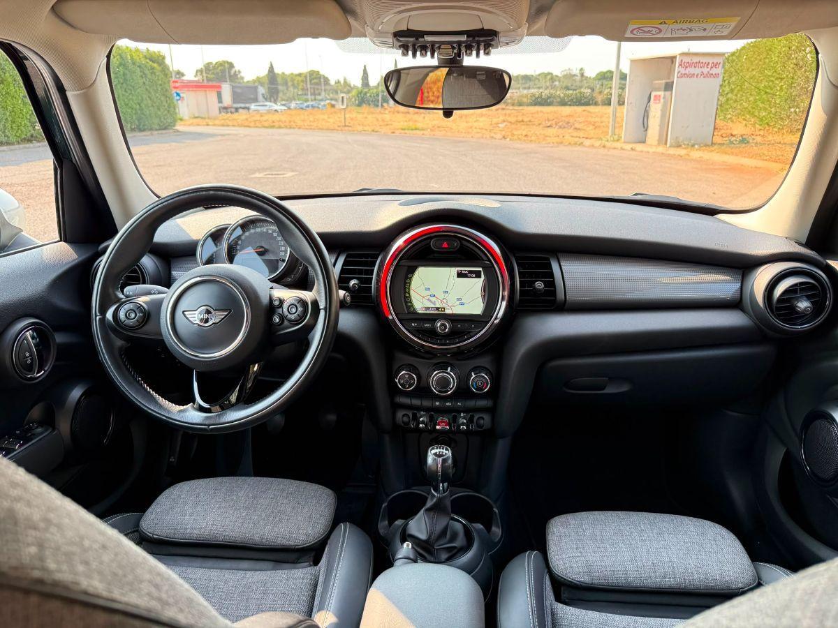MINI 1.5 COOPER D BOSTON SEVEN 5 Porte; Tetto Panoramico e Apribile Elettricamente;