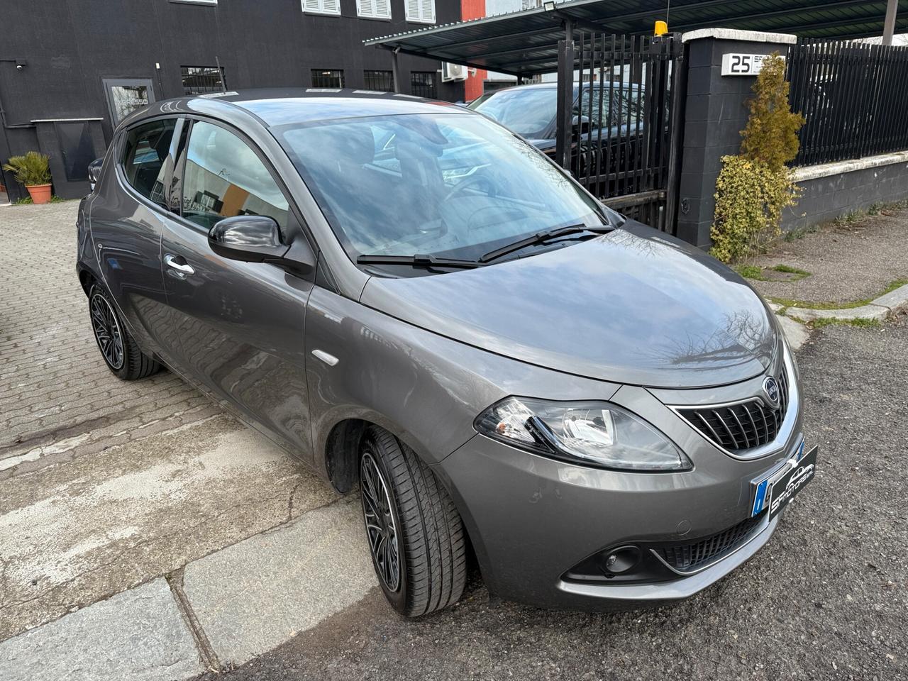 Lancia Ypsilon 1.0 FireFly 5 porte S&S Hybryd Gold