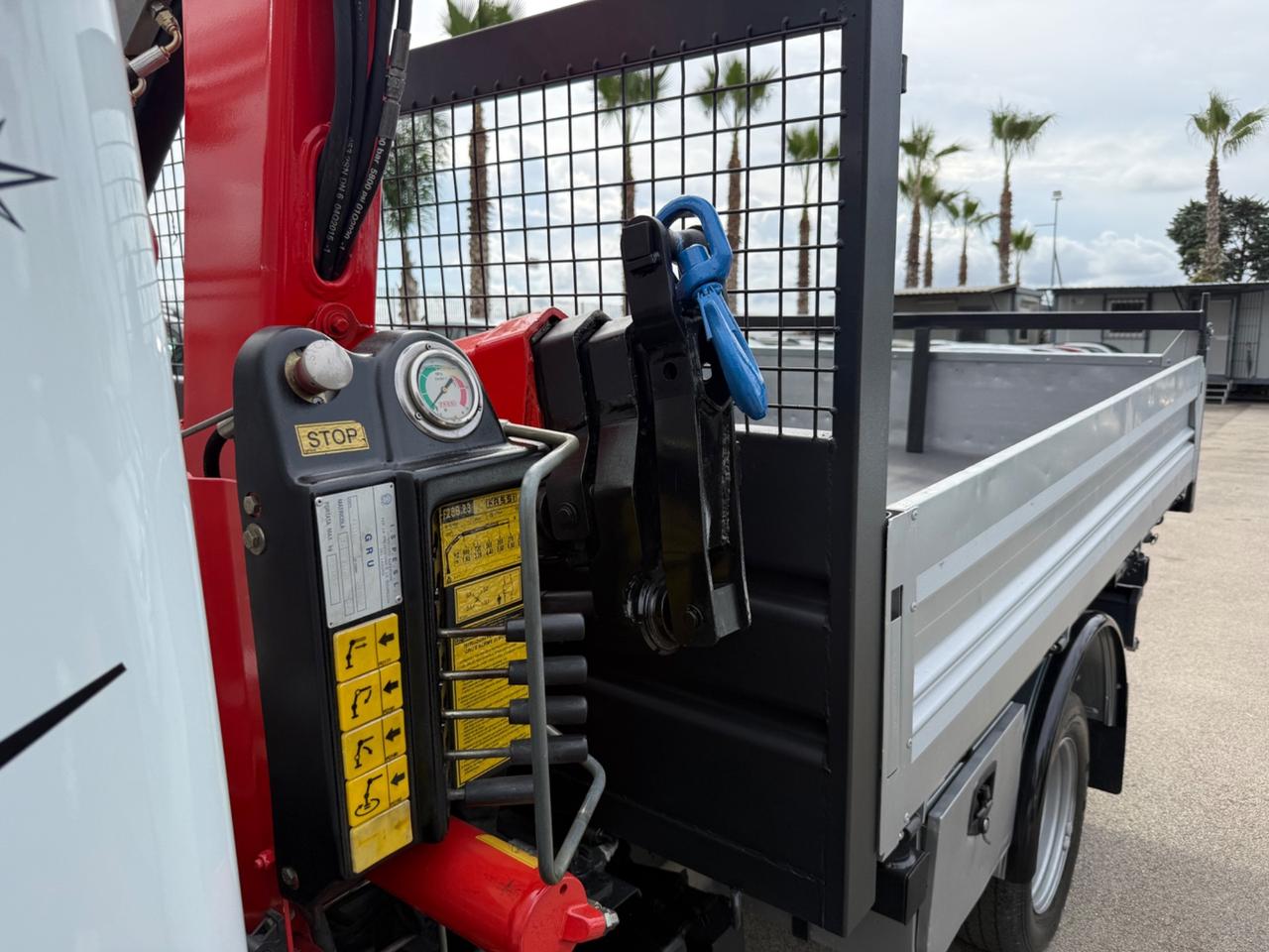 Nissan Cabstar Ribaltabile con Gru 35.15