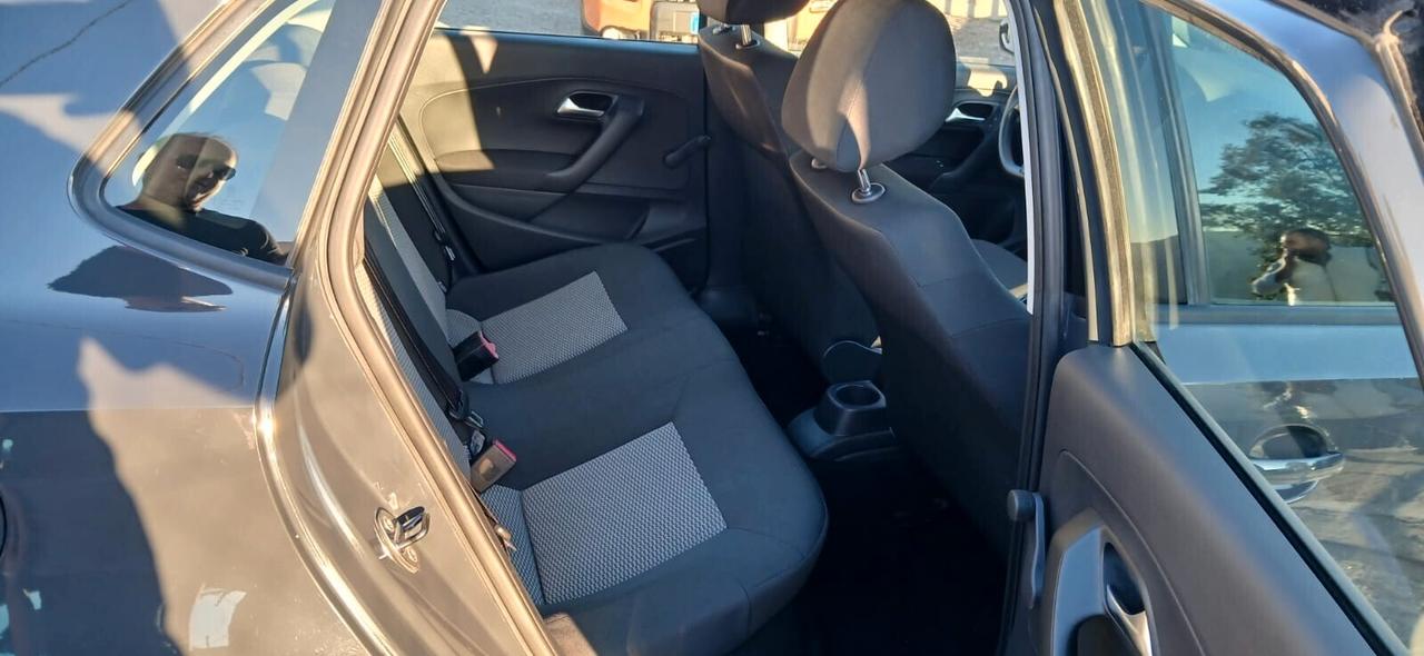 Volkswagen Polo 1.0 MPI 5P Trendline - 2014