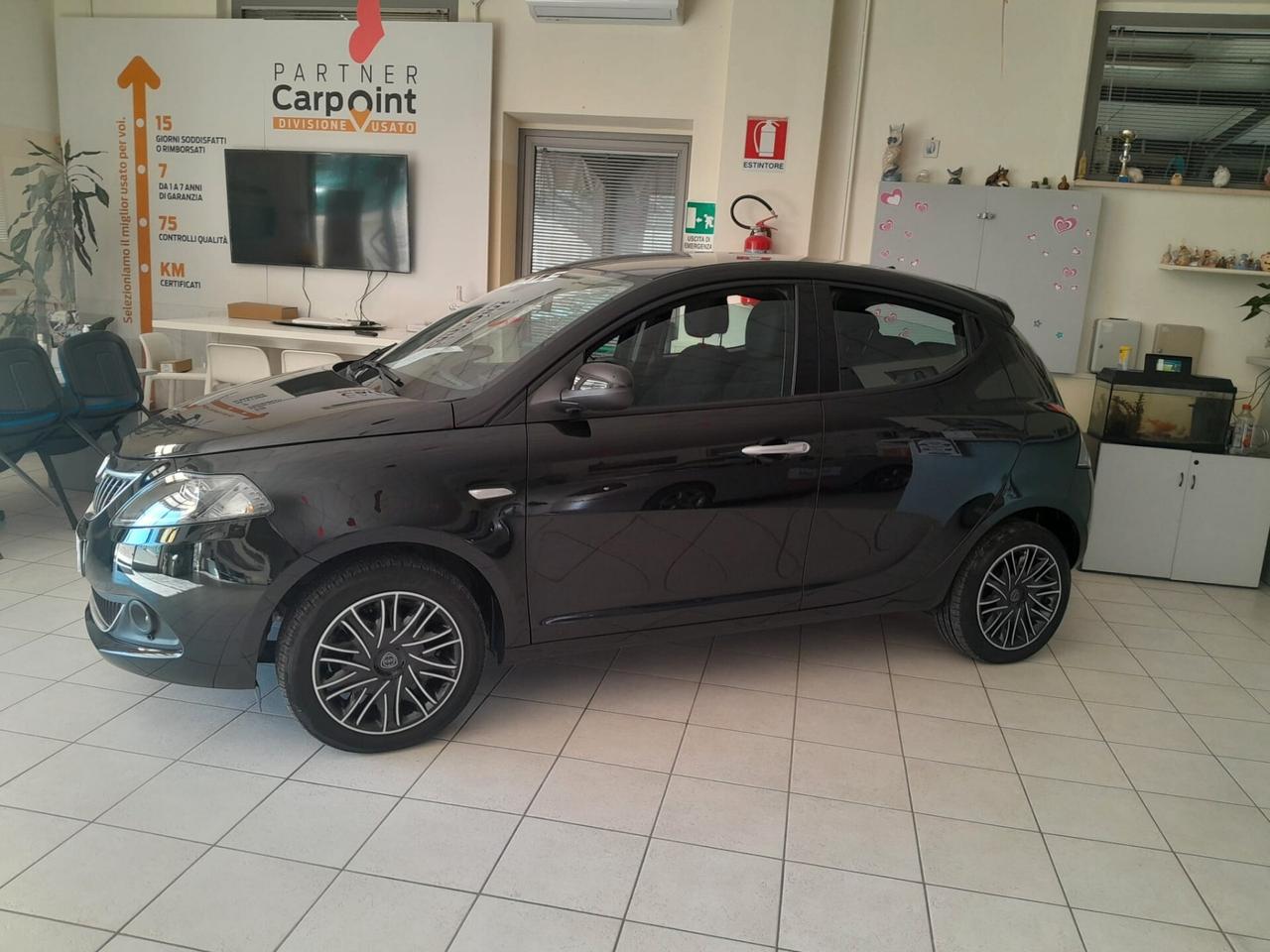 Lancia Ypsilon 1.0 FireFly 5 porte S&S Hybrid Ecochic Gold