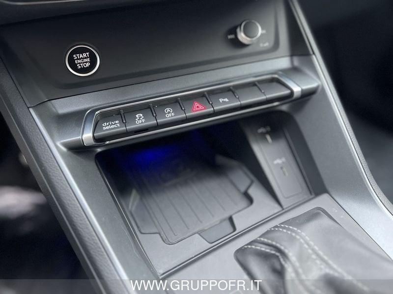 Audi Q3 35 TDI S tronic Identity Black