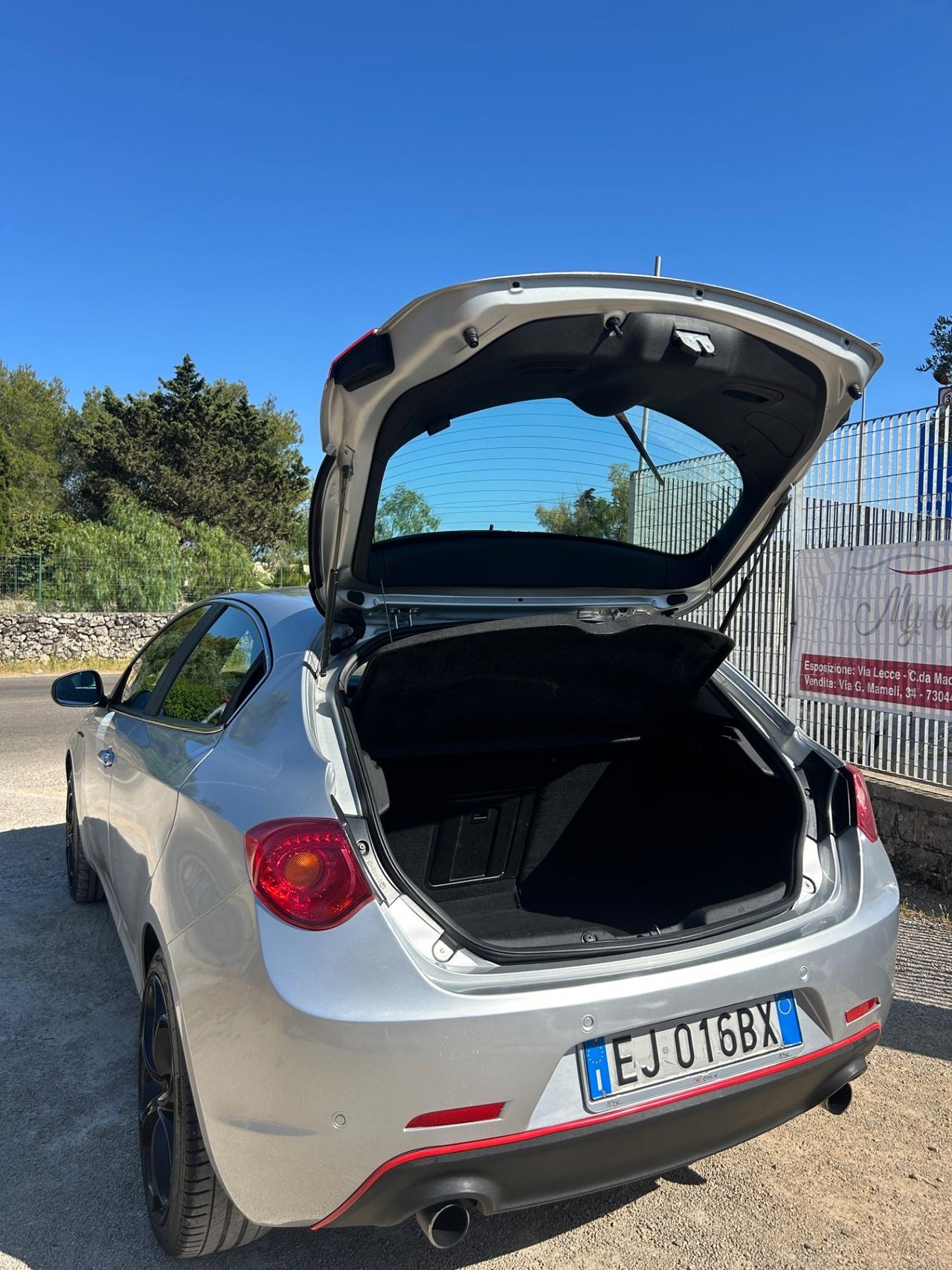 Alfa Romeo Giulietta 2.0 JTDm-2 140 CV Distinctive-2011