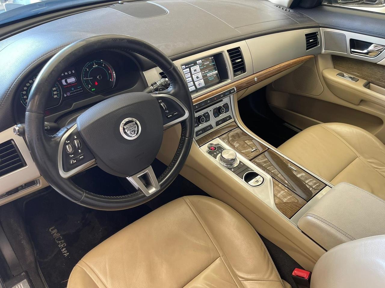 Jaguar XF 2.2 SPORTBRAKE LUXURY