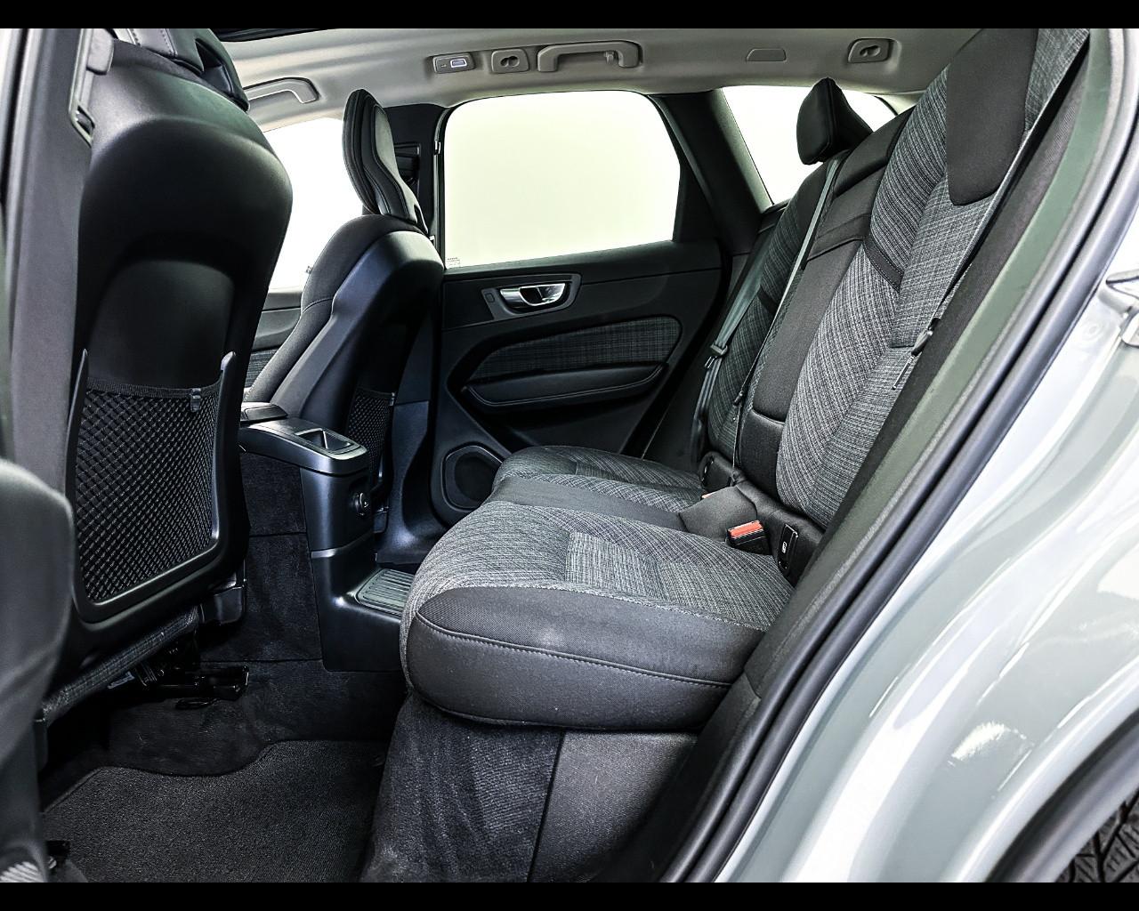 VOLVO XC60 (2017-->) - XC60 T6 Recharge Plug-in Hybrid AWD automatico Core
