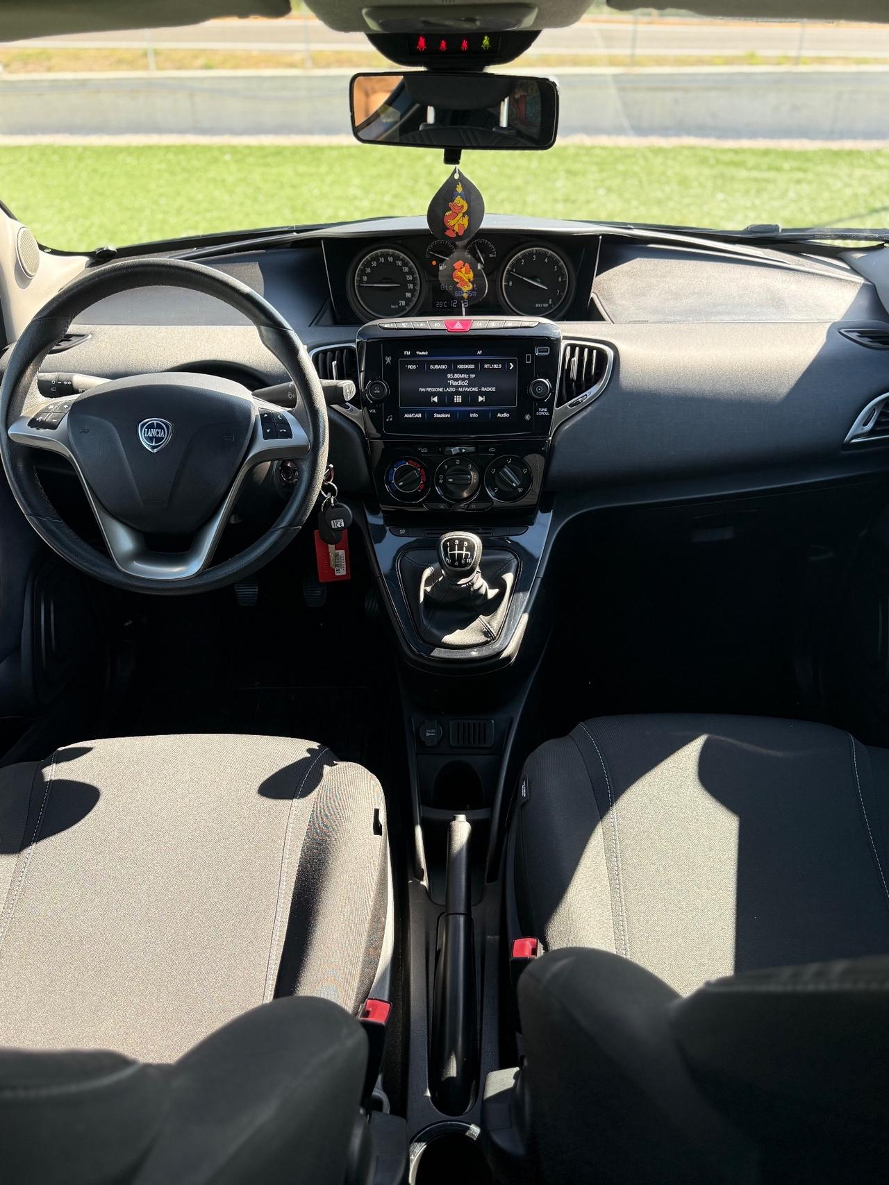 Lancia Ypsilon 1.0 5 porte Hybrid Gold