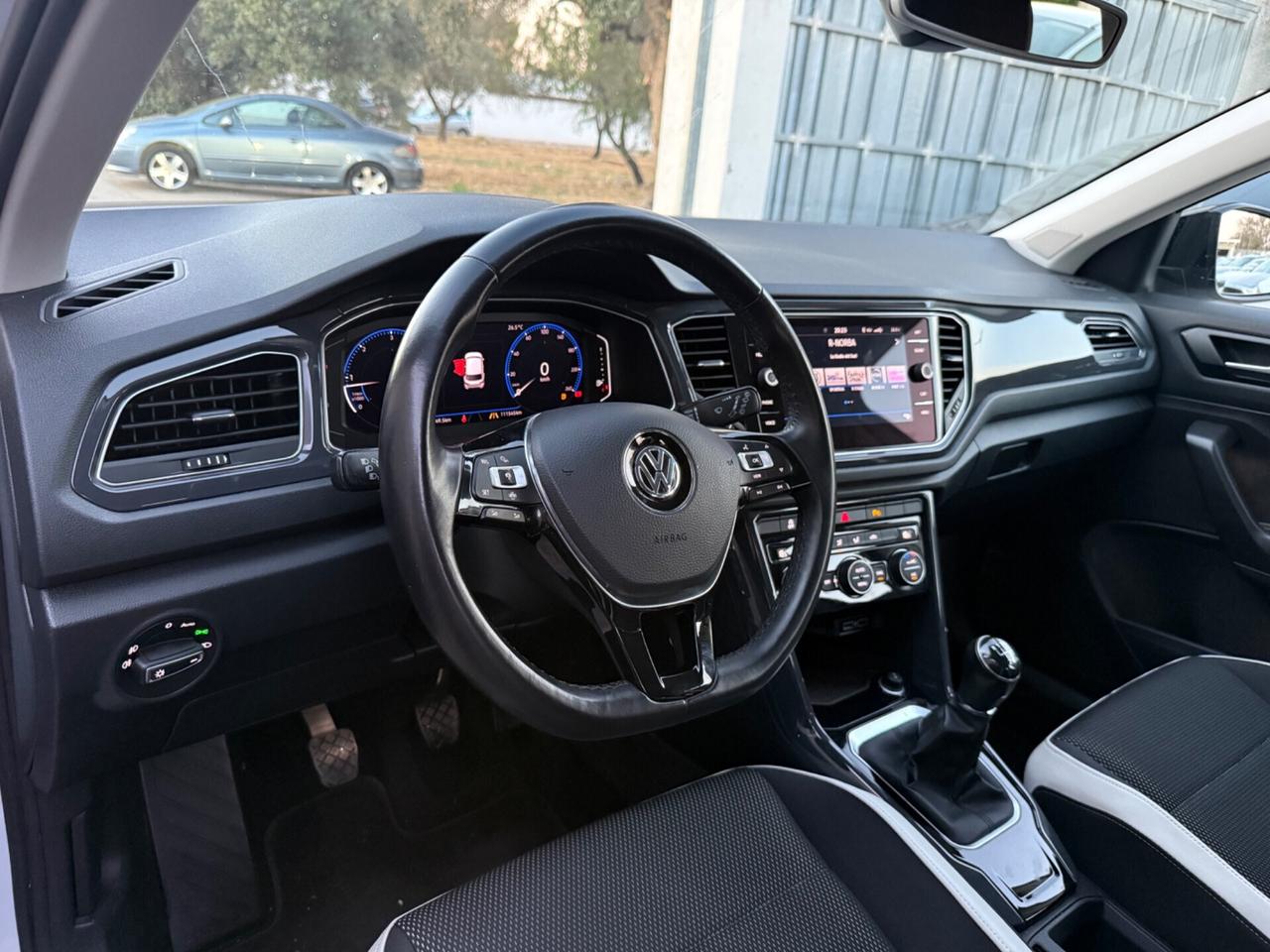 Volkswagen T-Roc 1.6 TDI Advanced,Full LED,cerchi 18”,LED ambiente,ecc.