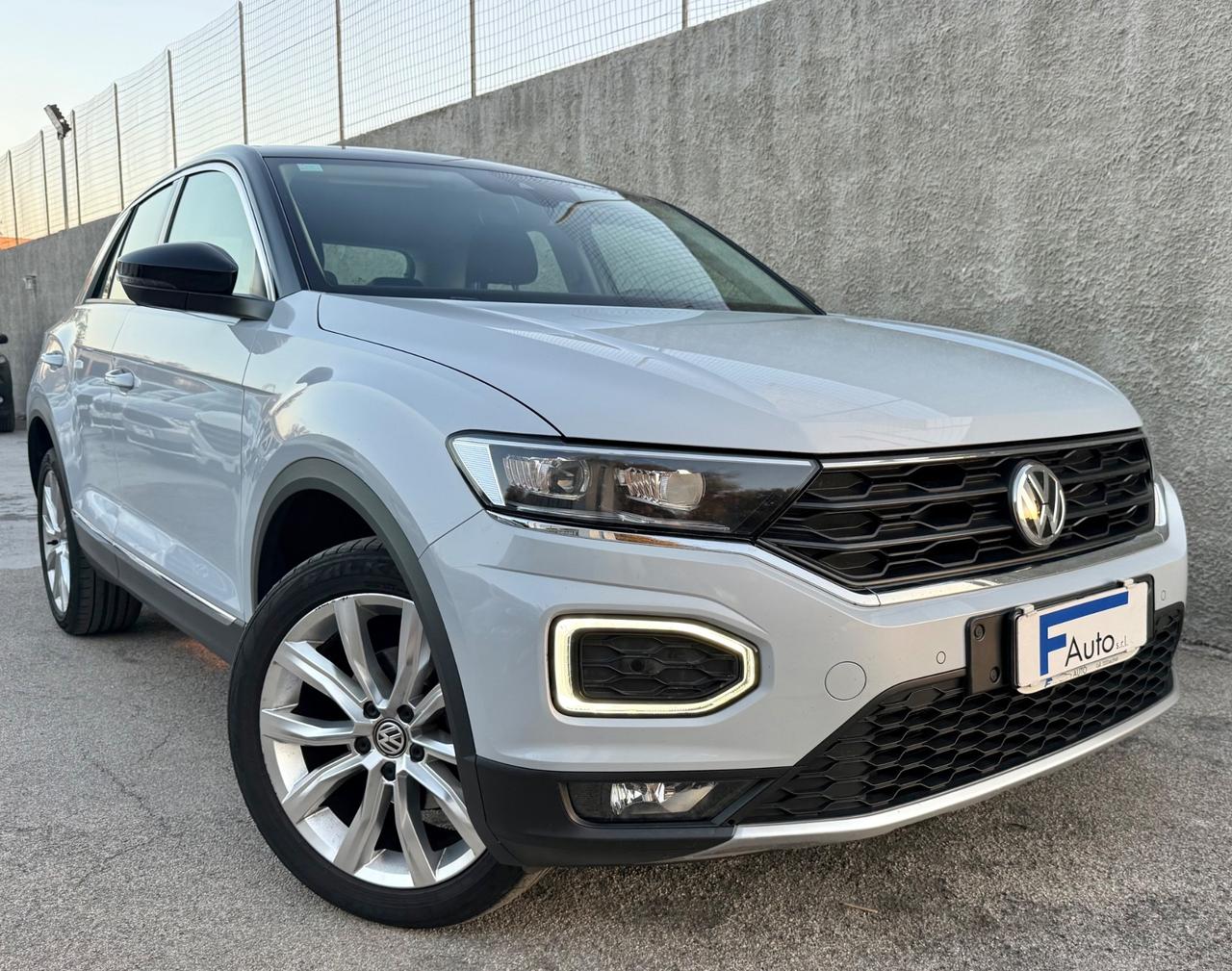 Volkswagen T-Roc 1.6 TDI Advanced,Full LED,cerchi 18”,LED ambiente,ecc.